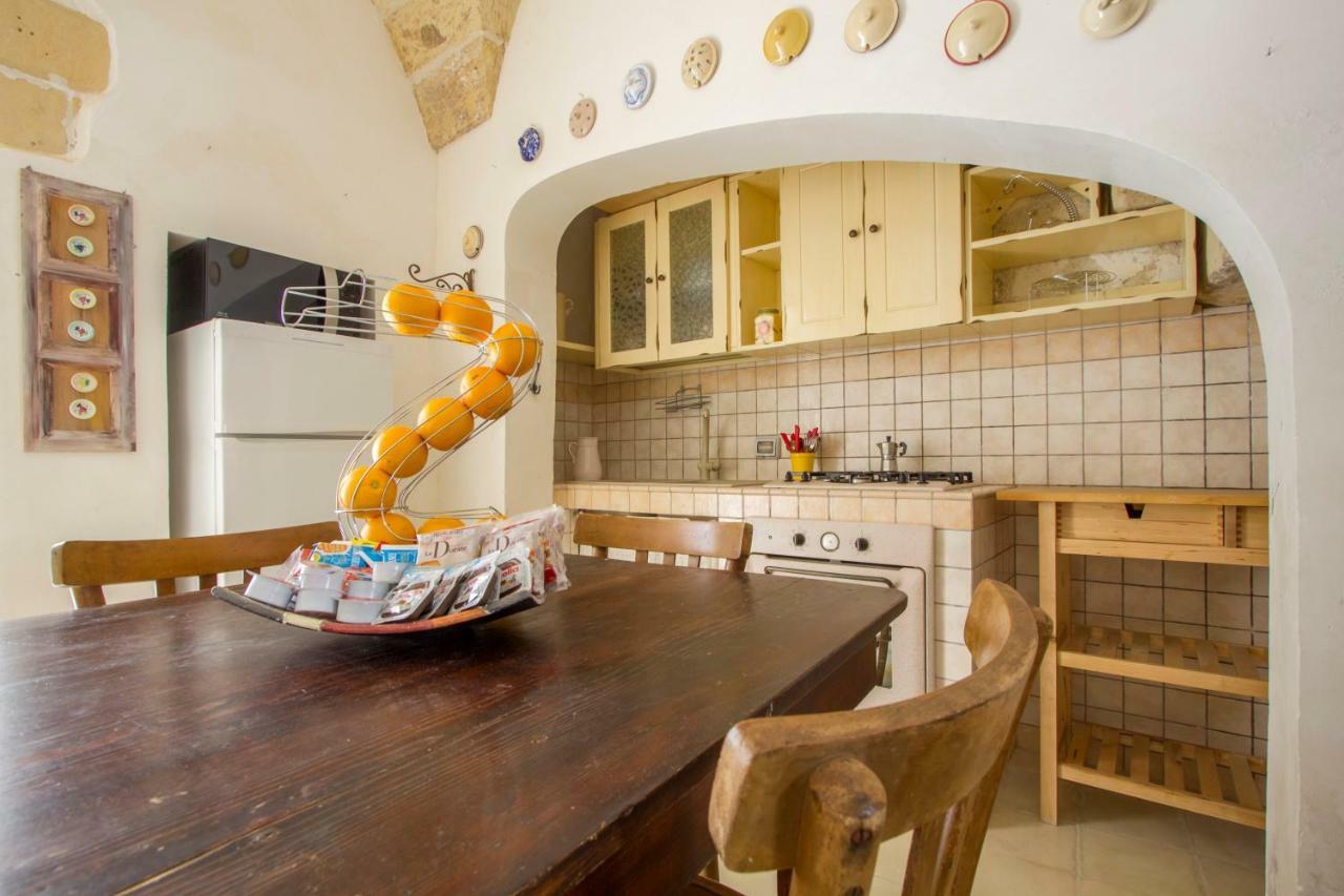 Explore The Historic City On Foot From An Old Town House Лечче Экстерьер фото