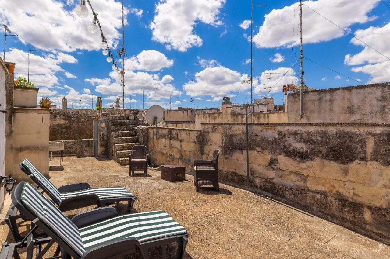 Explore The Historic City On Foot From An Old Town House Лечче Экстерьер фото